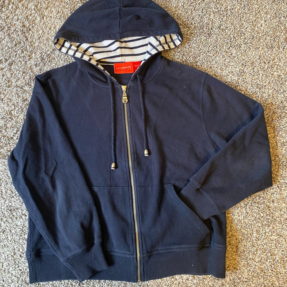 Short zippered hoodie